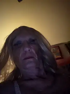 Vonniecd online show from 04-25-26, 05:43