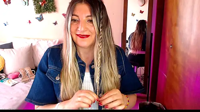 Snapshot of Jolie-Mature chatting on 04-23-26, 07:16 Jolie-Mature online show from 04-23-26, 07:16