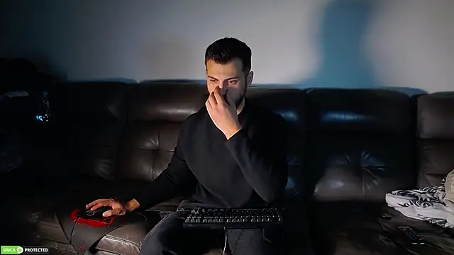 Snapshot of CrazyDom1 chatting on 10-23-25, 06:17 CrazyDom1 online show from 10-23-25, 06:17