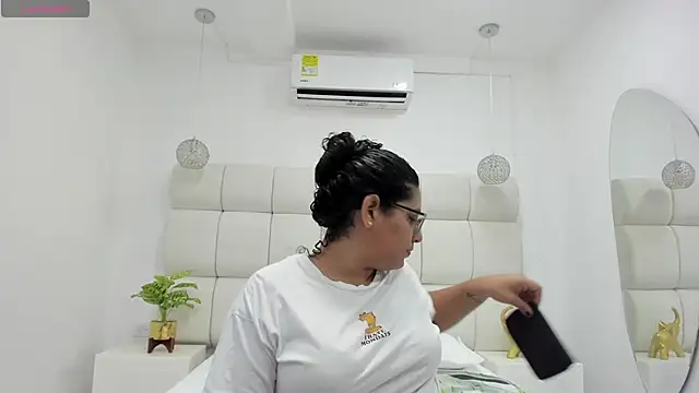 DanielleEvans  online show from 09-15-25, 11:21