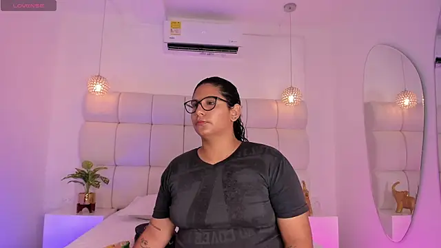 DanielleEvans  online show from 11-08-25, 11:21