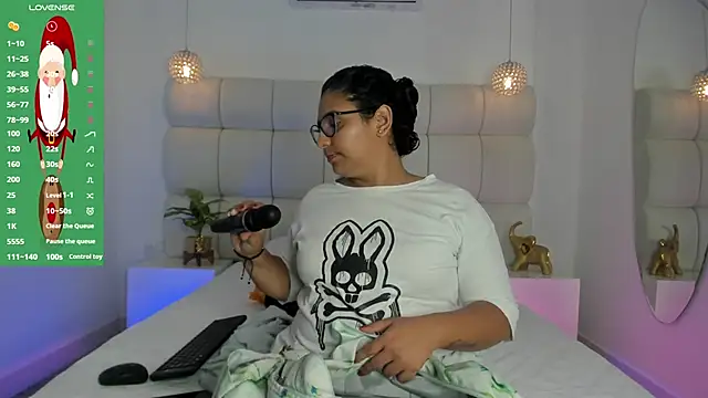 DanielleEvans  online show from 11-26-25, 11:22