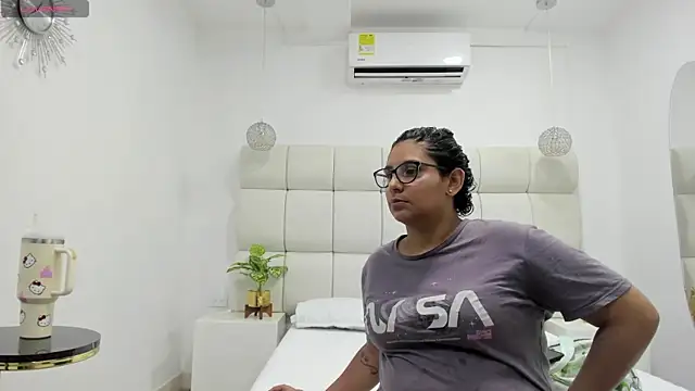 DanielleEvans  online show from 11-27-25, 11:23