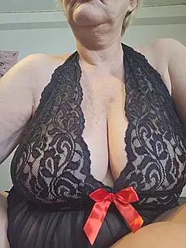 milfchantal4 online show from 05-22-26, 01:06