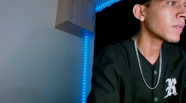 Snapshot of Samuel_Suarez chatting on 12-05-24, 06:21 Samuel Suarez online show from 12-05-24, 06:21