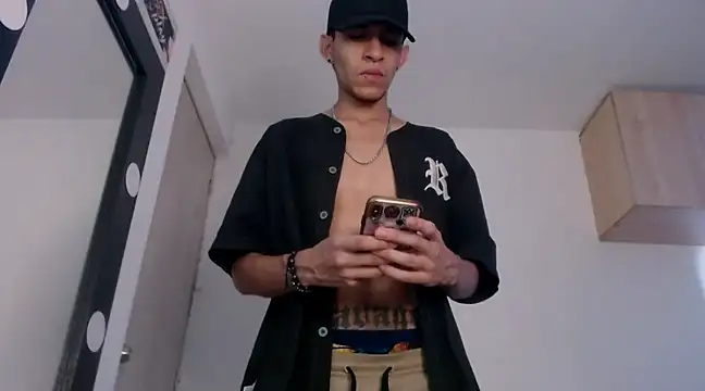 Snapshot of Samuel_Suarez chatting on 12-05-24, 05:06 Samuel Suarez online show from 12-05-24, 05:06