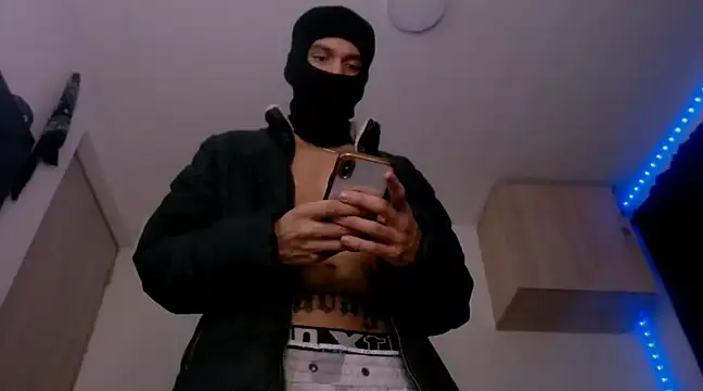 Snapshot of Samuel_Suarez chatting on 01-09-25, 05:13 Samuel Suarez online show from 01-09-25, 05:13