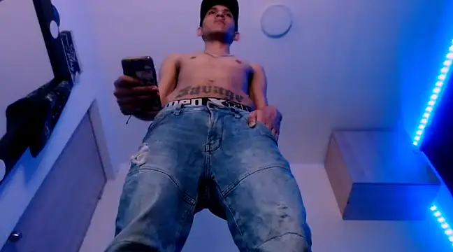 Snapshot of Samuel_Suarez chatting on 02-07-25, 12:20 Samuel Suarez online show from 02-07-25, 12:20