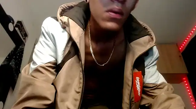 Snapshot of Samuel_Suarez chatting on 02-15-25, 07:16 Samuel Suarez online show from 02-15-25, 07:16