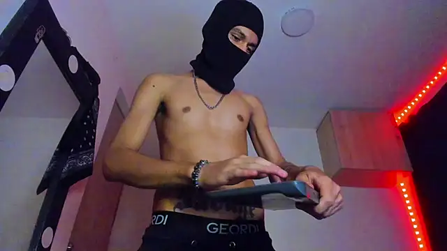 Snapshot of Samuel_Suarez chatting on 03-22-25, 03:52 Samuel Suarez online show from 03-22-25, 03:52