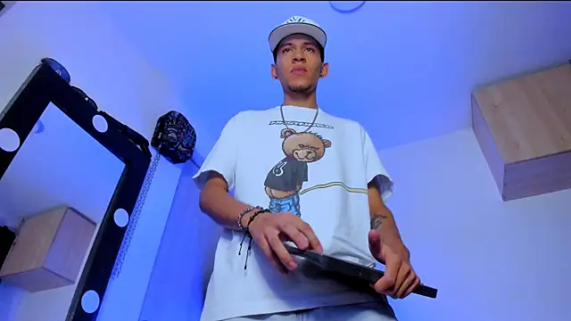 Snapshot of Samuel_Suarez chatting on 09-10-25, 05:07 Samuel Suarez online show from 09-10-25, 05:07