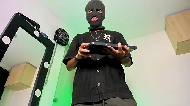 Snapshot of Samuel_Suarez chatting on 09-11-25, 10:26 Samuel Suarez online show from 09-11-25, 10:26