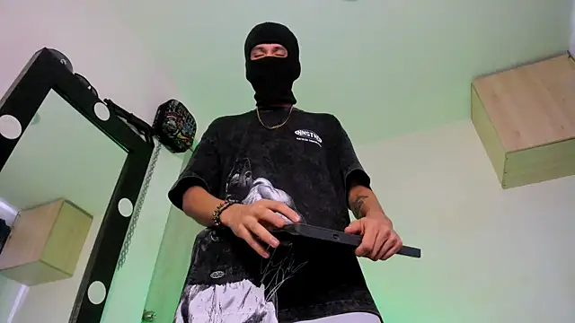 Snapshot of Samuel_Suarez chatting on 09-17-25, 09:05 Samuel Suarez online show from 09-17-25, 09:05