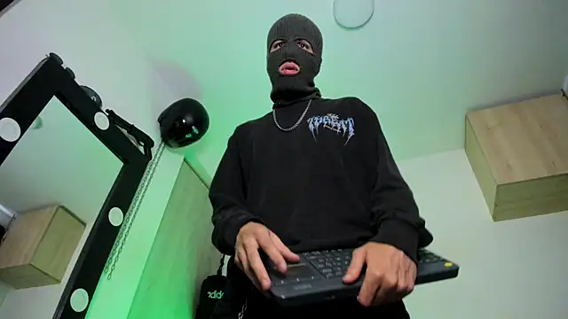 Snapshot of Samuel_Suarez chatting on 09-29-25, 12:43 Samuel Suarez online show from 09-29-25, 12:43