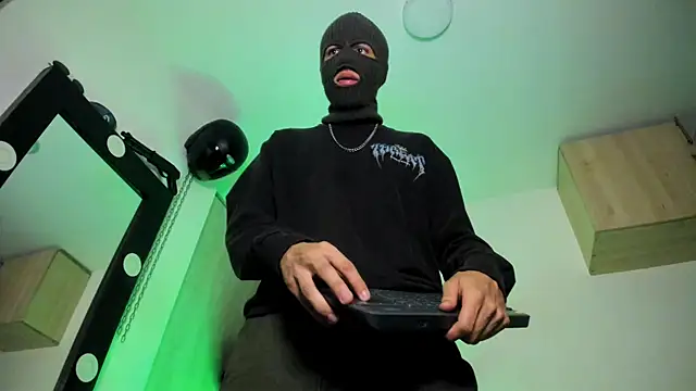 Snapshot of Samuel_Suarez chatting on 10-01-25, 02:17 Samuel Suarez online show from 10-01-25, 02:17