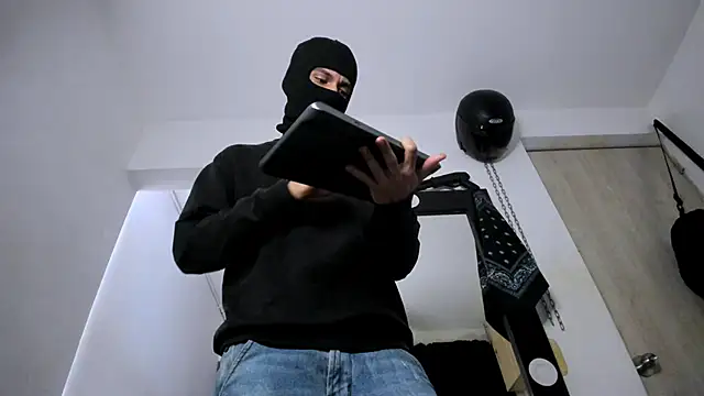 Snapshot of Samuel_Suarez chatting on 10-05-25, 12:31 Samuel Suarez online show from 10-05-25, 12:31