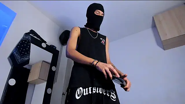 Snapshot of Samuel_Suarez chatting on 10-24-25, 05:59 Samuel Suarez online show from 10-24-25, 05:59