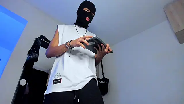 Snapshot of Samuel_Suarez chatting on 11-08-25, 02:12 Samuel Suarez online show from 11-08-25, 02:12