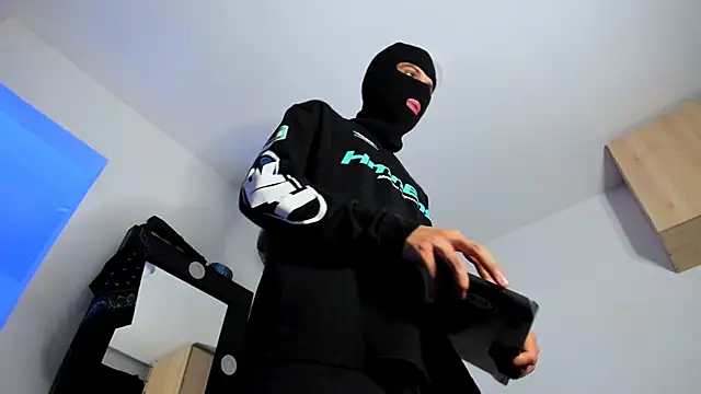 Snapshot of Samuel_Suarez chatting on 11-19-25, 07:41 Samuel Suarez online show from 11-19-25, 07:41