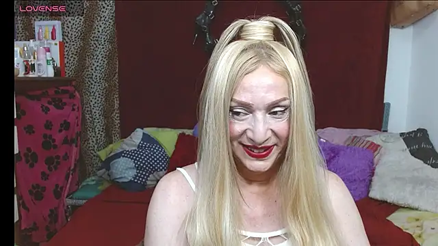 Snapshot of elena_evans chatting on 06-26-26, 04:44 elena evans online show from 06-26-26, 04:44