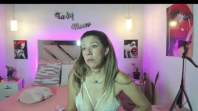 Snapshot of Karly_moon chatting on 04-16-26, 07:47 Karly moon online show from 04-16-26, 07:47