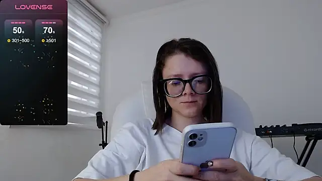 Snapshot of Arya_starrk chatting on 12-23-24, 02:17 Arya starrk online show from 12-23-24, 02:17