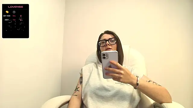 Snapshot of Arya_starrk chatting on 02-10-25, 02:16 Arya starrk online show from 02-10-25, 02:16