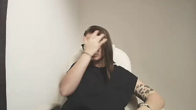 Snapshot of Arya_starrk chatting on 02-12-25, 02:43 Arya starrk online show from 02-12-25, 02:43