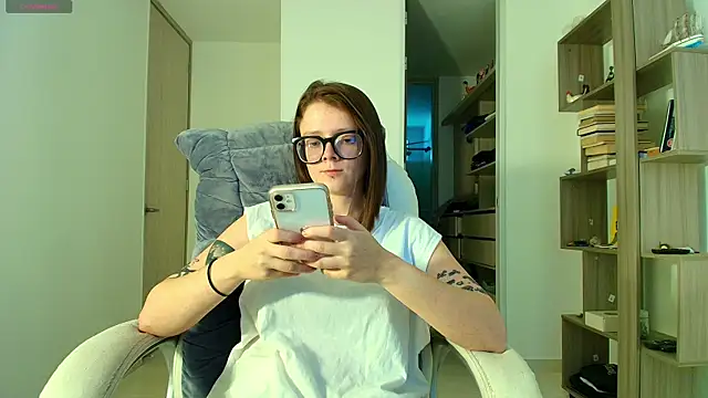 Snapshot of Arya_starrk chatting on 09-10-25, 12:49 Arya starrk online show from 09-10-25, 12:49