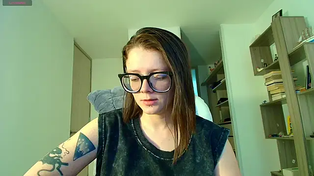 Snapshot of Arya_starrk chatting on 09-17-25, 01:46 Arya starrk online show from 09-17-25, 01:46