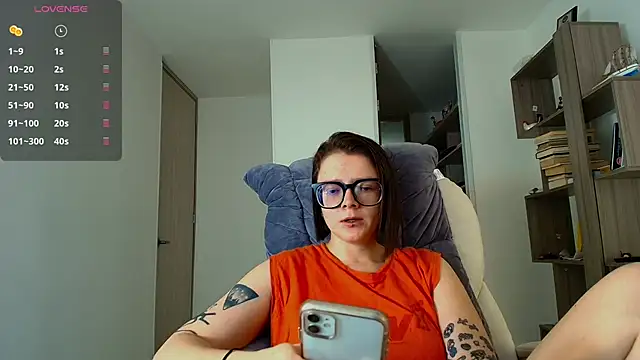 Snapshot of Arya_starrk chatting on 10-15-25, 02:28 Arya starrk online show from 10-15-25, 02:28