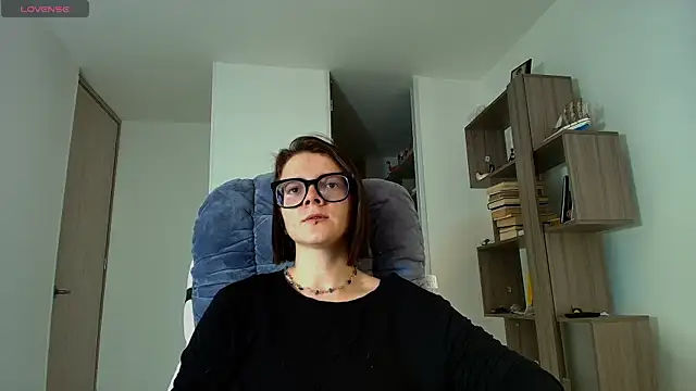 Snapshot of Arya_starrk chatting on 10-17-25, 02:52 Arya starrk online show from 10-17-25, 02:52