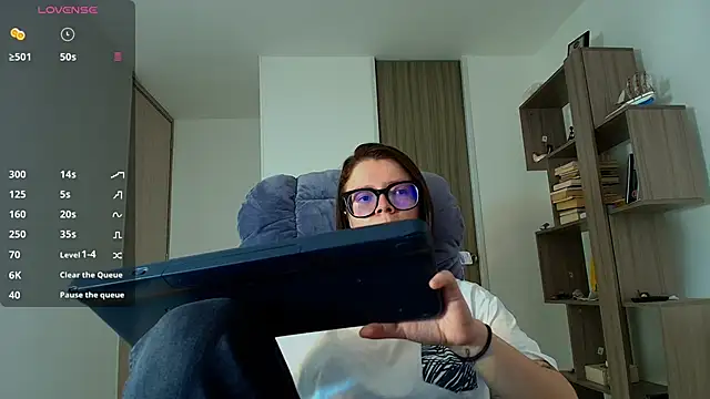 Snapshot of Arya_starrk chatting on 10-22-25, 01:44 Arya starrk online show from 10-22-25, 01:44