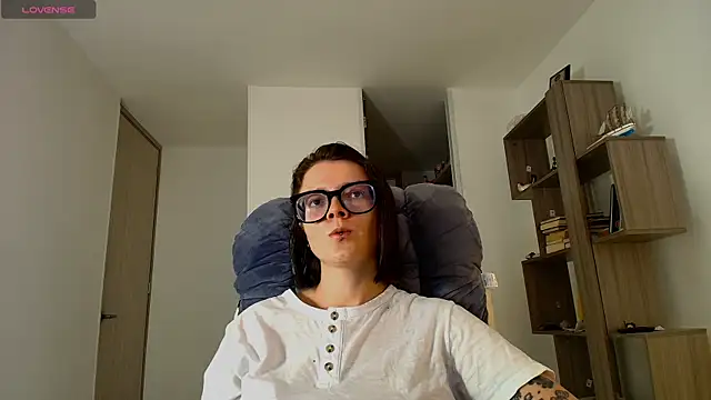 Snapshot of Arya_starrk chatting on 11-21-25, 03:11 Arya starrk online show from 11-21-25, 03:11