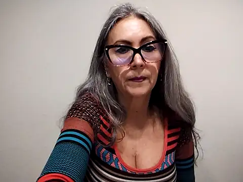 EvaRobinson online show from 01-21-25, 06:34