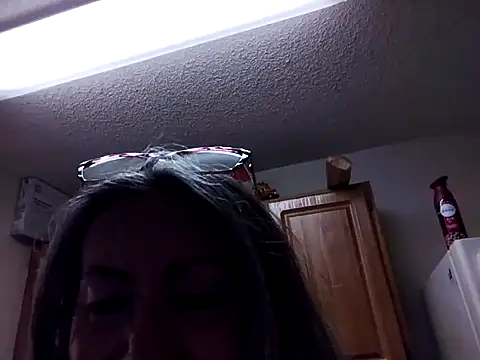 EvaRobinson online show from 02-13-25, 06:27