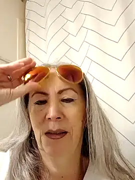 EvaRobinson online show from 02-17-25, 03:31