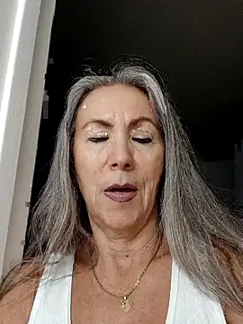 EvaRobinson online show from 02-19-25, 01:50