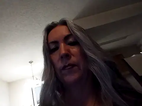 EvaRobinson online show from 03-09-25, 07:48