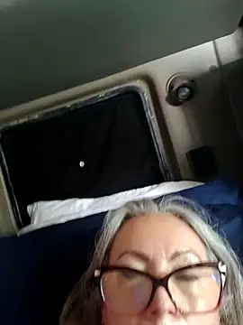 EvaRobinson online show from 03-10-25, 05:50