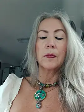 EvaRobinson online show from 09-12-25, 04:29