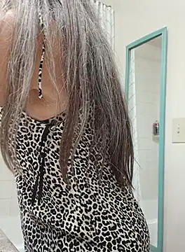 EvaRobinson online show from 10-13-25, 08:09