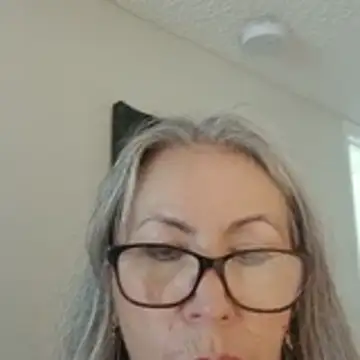 EvaRobinson online show from 05-22-26, 04:12