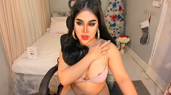 Snapshot of RavennaMiller chatting on 12-19-24, 12:23 RavennaMiller online show from 12-19-24, 12:23