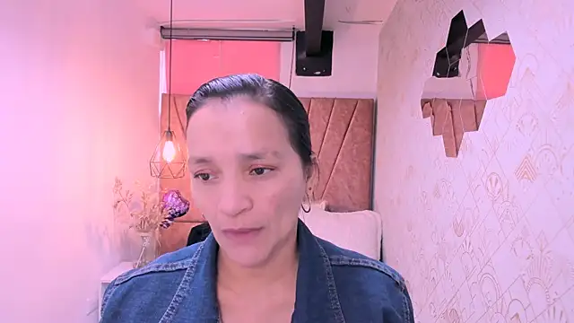 MarilynMiilf  online show from 10-04-25, 07:34