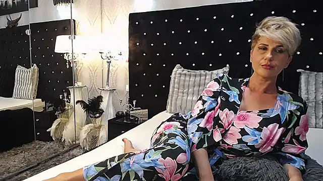 Snapshot of InannaStar chatting on 02-21-25, 10:39 InannaStar online show from 02-21-25, 10:39