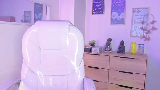 bluee hazell online show from 10-21-25, 11:33