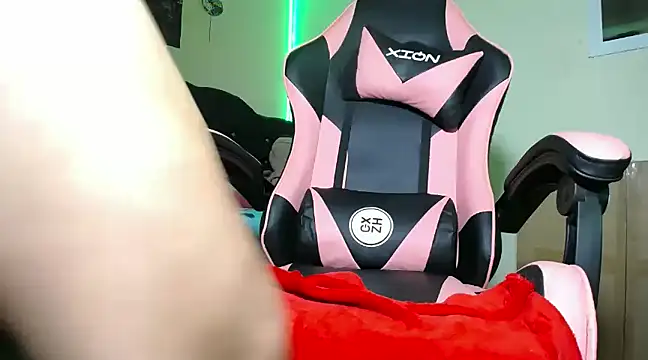 Snapshot of yuliana_19 chatting on 03-10-25, 03:52 yuliana 19 online show from 03-10-25, 03:52