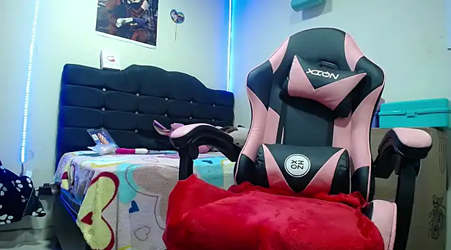 Snapshot of yuliana_19 chatting on 03-11-25, 01:23 yuliana 19 online show from 03-11-25, 01:23