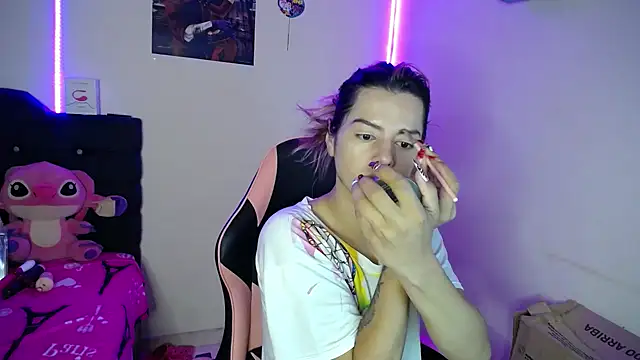 Snapshot of yuliana_19 chatting on 10-06-25, 09:51 yuliana 19 online show from 10-06-25, 09:51